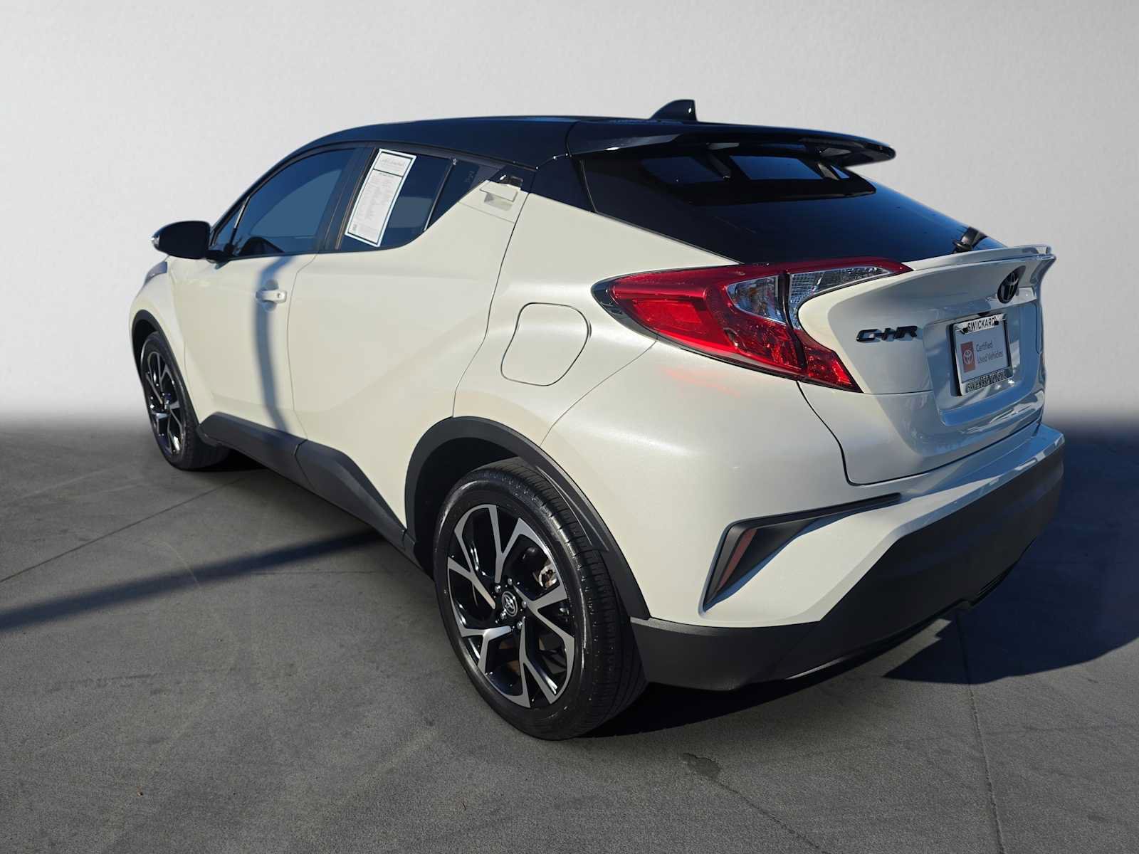 Used 2020 Toyota C-HR XLE FWD image 5
