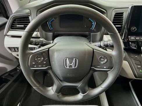 Used 2018 Honda Odyssey EX image 11