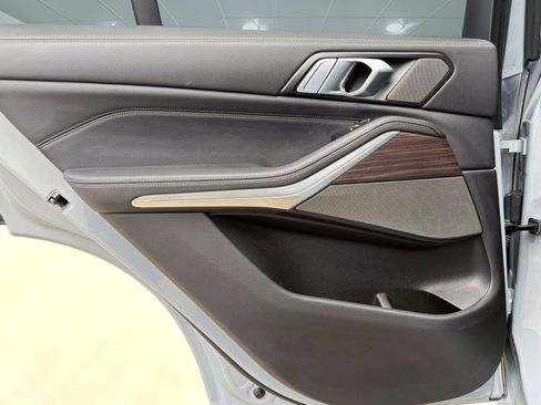 Used 2025 BMW X5 sDrive40i w/ M Sport Package image 25