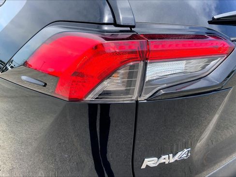 Used 2025 Toyota RAV4 LE AWD/4WD image 28
