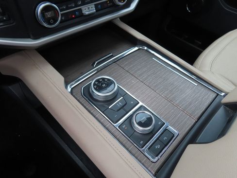 Used 2023 Ford Expedition Max Limited image 27