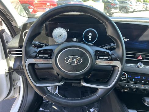 Certified 2023 Hyundai Elantra Limited w/ Preferred Accessory Package FWD image 34