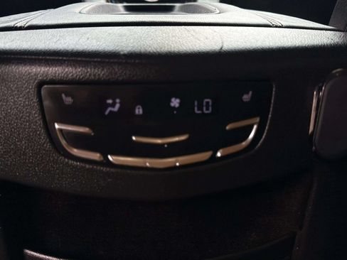 Used 2018 Cadillac Escalade ESV Luxury RWD image 37