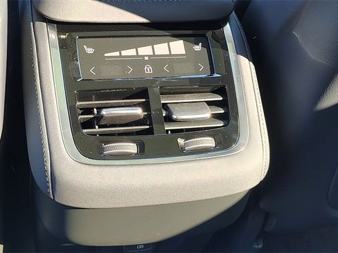 New 2026 Volvo XC90 B6 Plus image 28