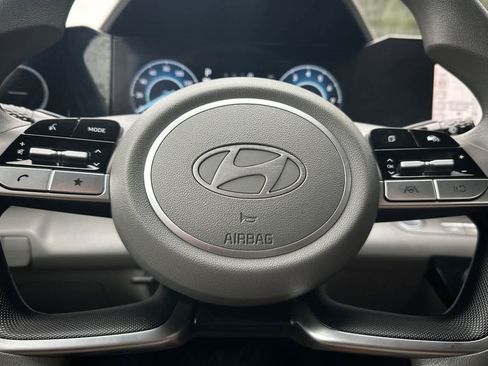 Used 2024 Hyundai Elantra SEL image 29