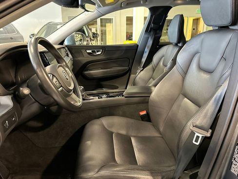 Used 2020 Volvo XC60 T6 Momentum w/ Protection Package Premier AWD/4WD image 10