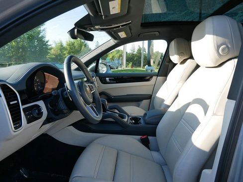 Used 2022 Porsche Cayenne AWD/4WD image 9