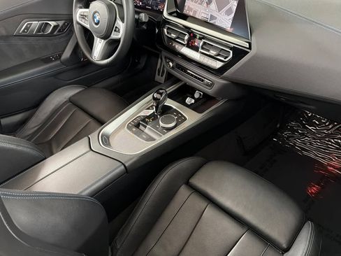 Used 2022 BMW Z4 M40i w/ Premium Package image 17