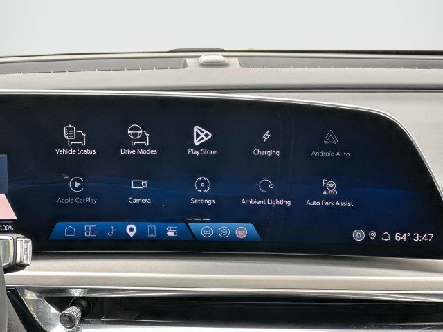 Certified 2025 Cadillac Lyriq Luxury AWD/4WD image 3