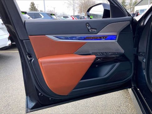 Certified 2023 BMW 760i xDrive image 21