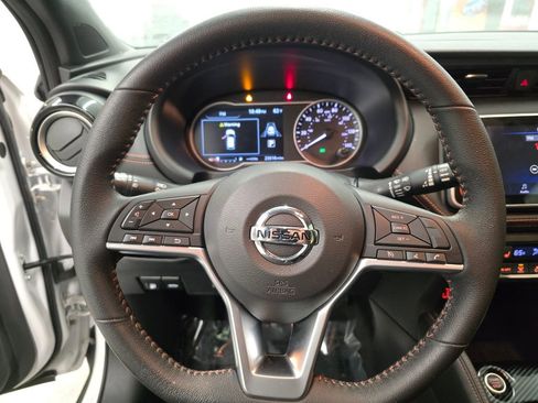 Used 2020 Nissan Kicks SR w/ SR Premium Package image 18