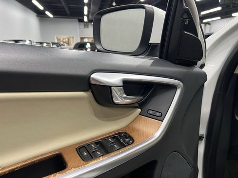 Used 2017 Volvo XC60 T5 Inscription w/ Preferred Option Package image 18