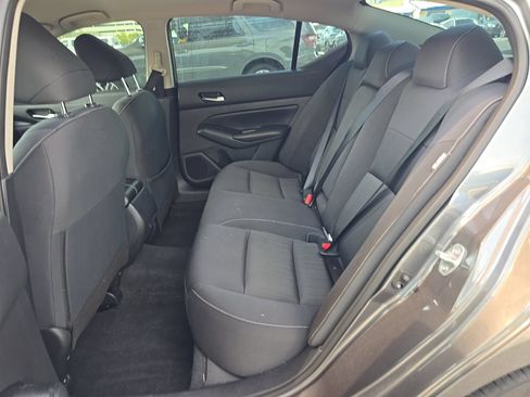 Used 2022 Nissan Altima 2.5 SV FWD image 14