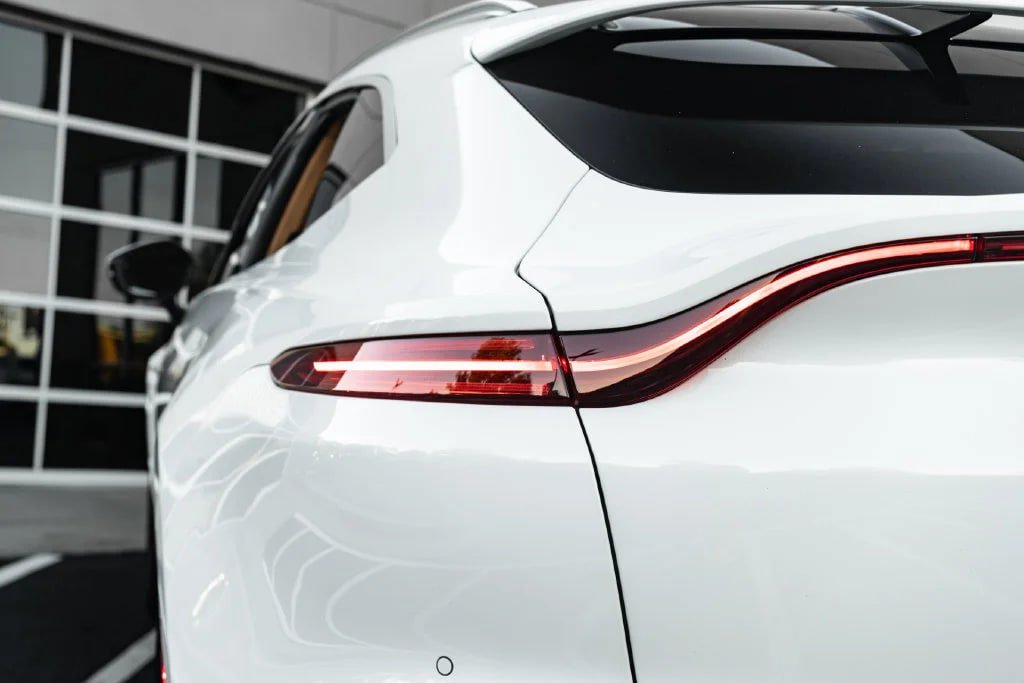 Used 2022 Aston Martin DBX AWD/4WD image 21