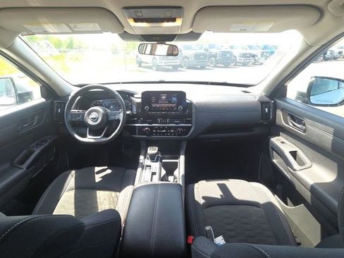 Used 2025 Nissan Pathfinder SV image 22