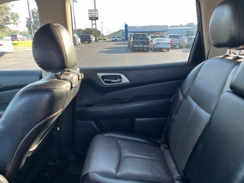 Used 2019 Nissan Pathfinder SL w/ Rock Creek Edition FWD image 14