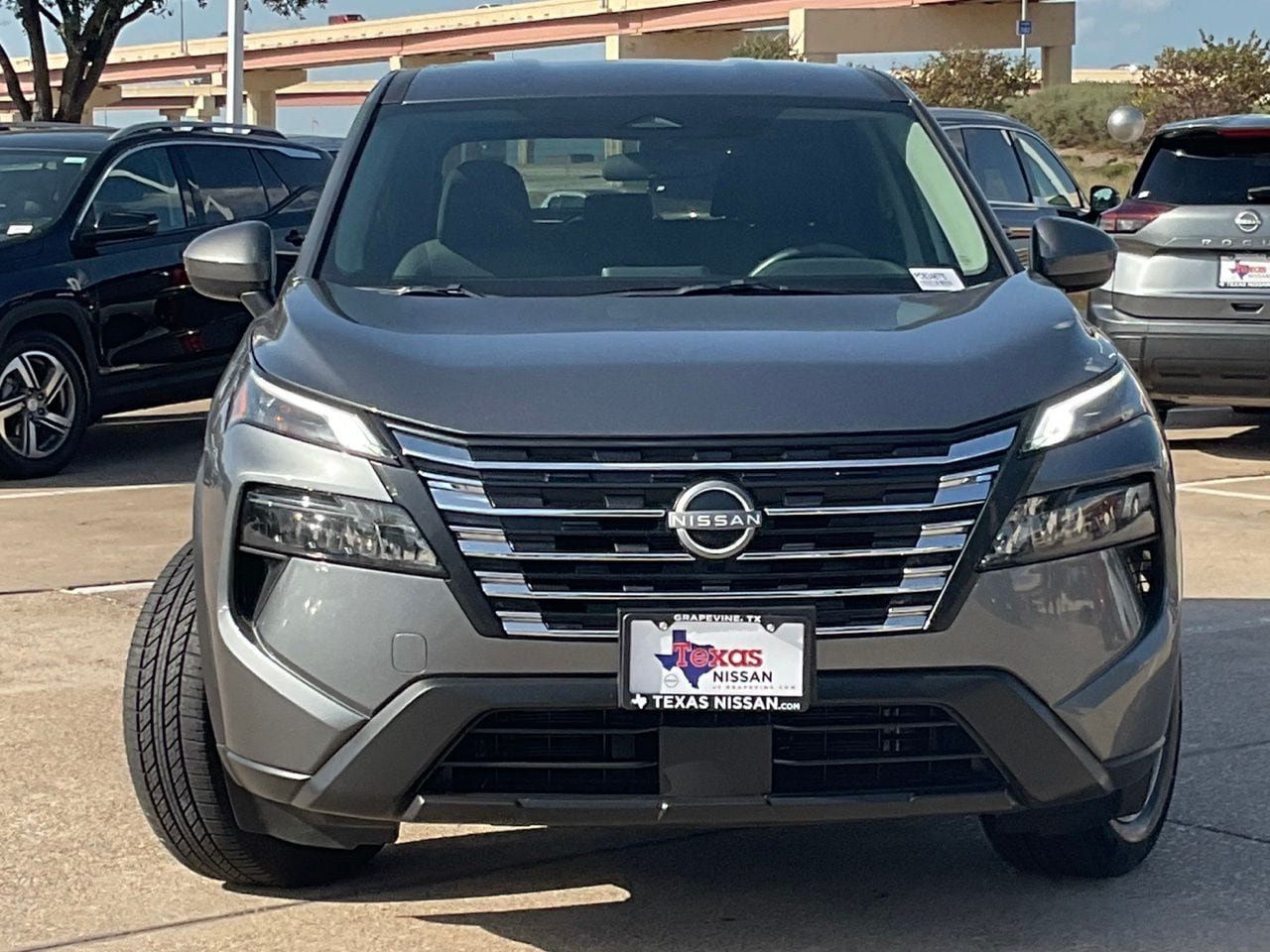 Used 2025 Nissan Rogue SV FWD image 2