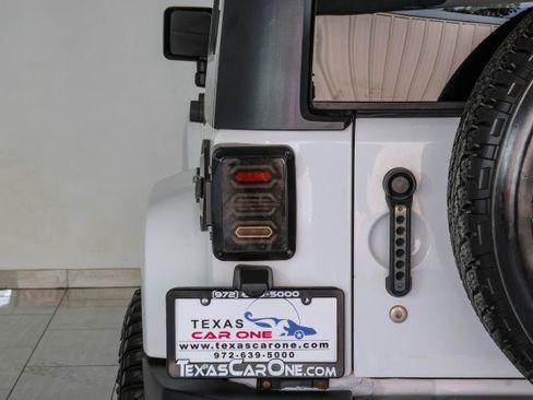 Used 2014 Jeep Wrangler Unlimited Sahara w/ Dual Top Group AWD/4WD image 51
