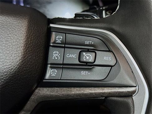 Certified 2024 Jeep Grand Cherokee Limited w/ Black Appearance Package image 28