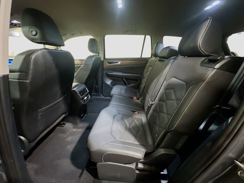 Used 2025 Volkswagen Atlas SE FWD image 16