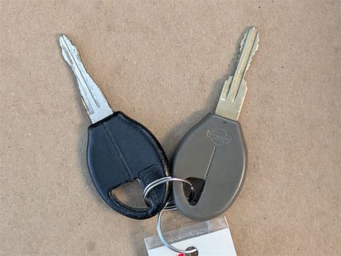 Used 1997 Nissan Pickup 2WD King Cab image 27