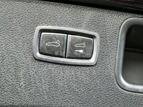 Certified 2024 Porsche Macan image 31