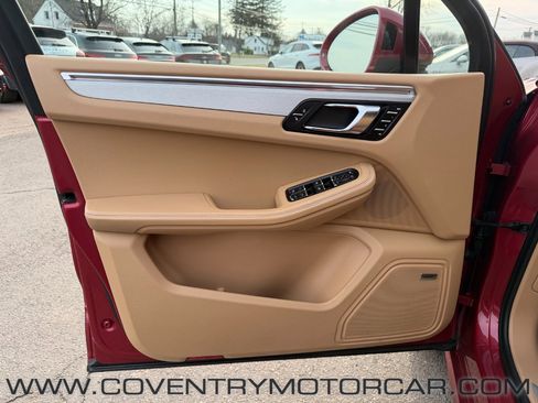 Used 2015 Porsche Macan Turbo image 40