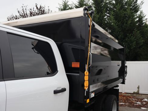 New 2026 Ford F550 4x4 Crew Cab image 13