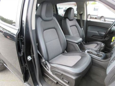 Used 2016 Chevrolet Colorado Z71 w/ Z71 Midnight Edition RWD image 12
