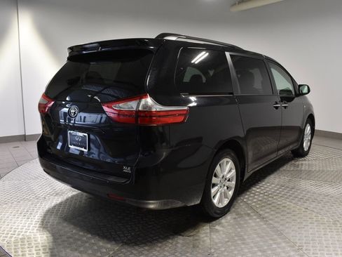 Used 2016 Toyota Sienna XLE image 3
