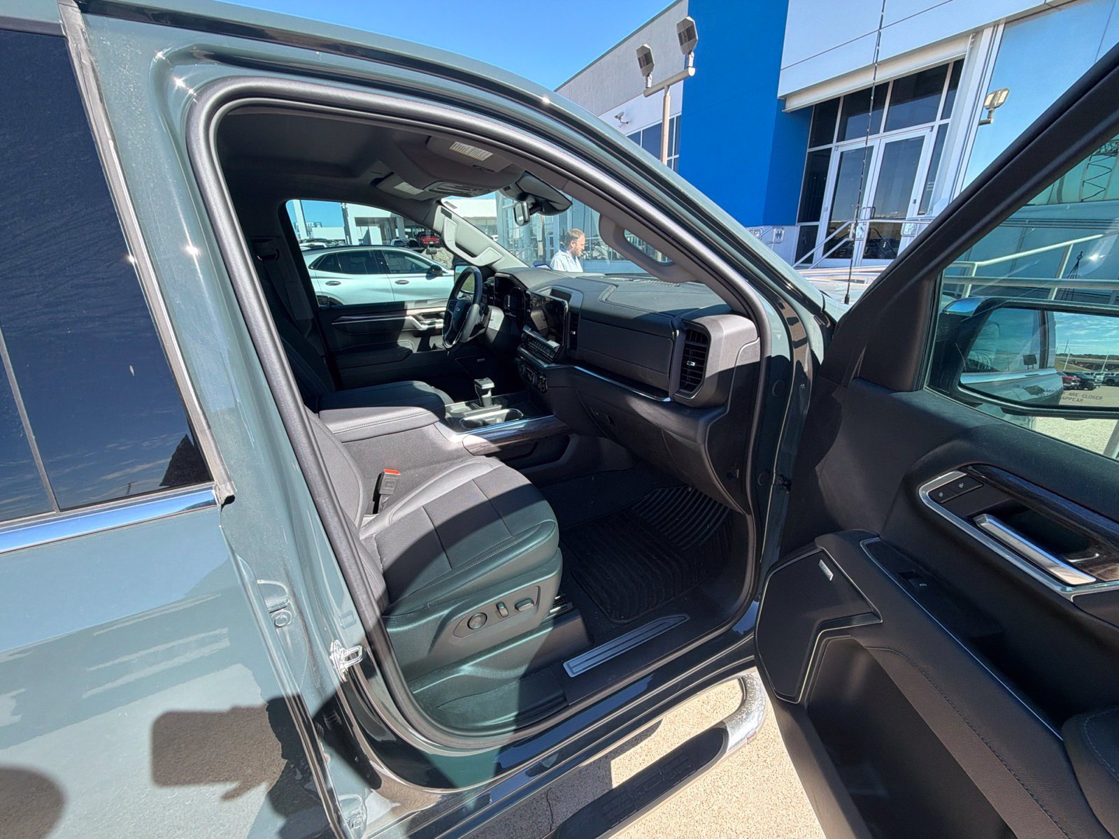 Used 2025 Chevrolet Silverado 1500 LTZ RWD image 22