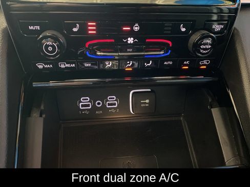 Used 2023 Jeep Grand Cherokee Altitude AWD/4WD image 6