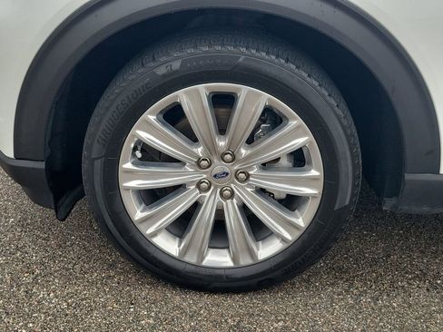 Used 2020 Ford Explorer Limited w/ Class III Trailer Tow Package image 14