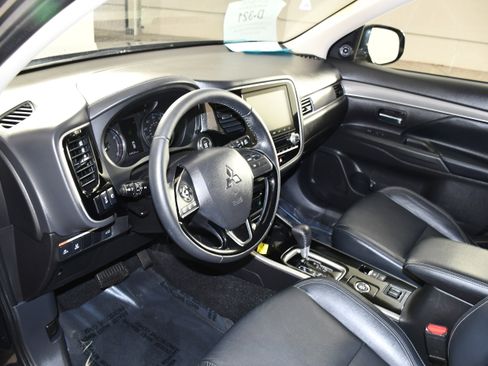 Used 2020 Mitsubishi Outlander SEL AWD/4WD image 2