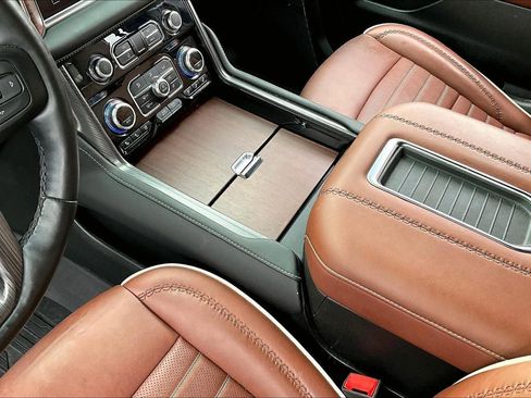 Used 2023 GMC Yukon Denali Ultimate w/ LPO, Floor Liner Package image 18