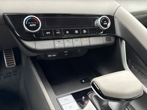 Used 2025 Hyundai Elantra Sport FWD image 31