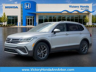 Used 2023 Volkswagen Tiguan SE w/ Panoramic Sunroof Package