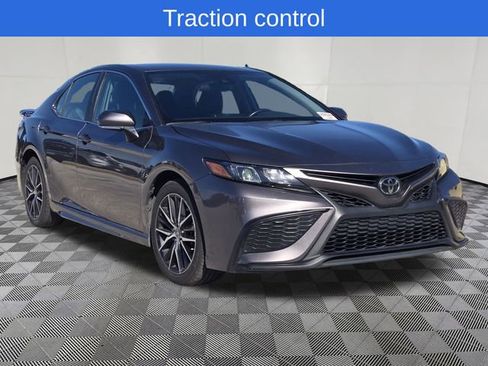 Used 2024 Toyota Camry SE w/ Cold Weather Package image 3