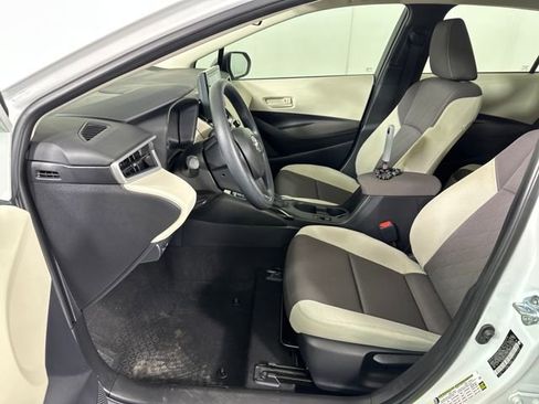 Used 2025 Toyota Corolla LE image 11