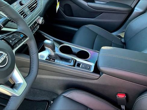New 2025 Nissan Altima 2.5 SL image 8