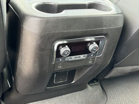 Used 2025 GMC Yukon Denali AWD/4WD image 17