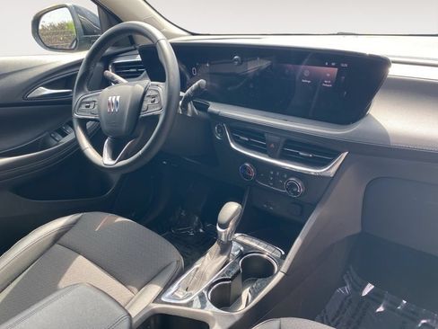 Used 2025 Buick Encore GX Preferred AWD/4WD image 5