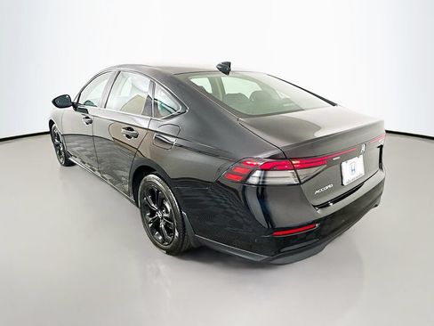 Certified 2025 Honda Accord SE image 7
