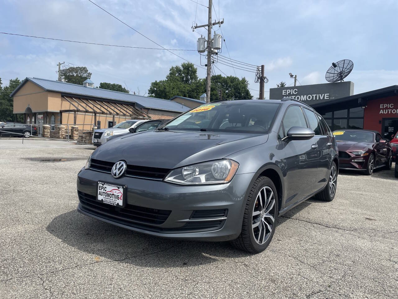 Used 2016 Volkswagen Golf Limited Edition FWD image 1