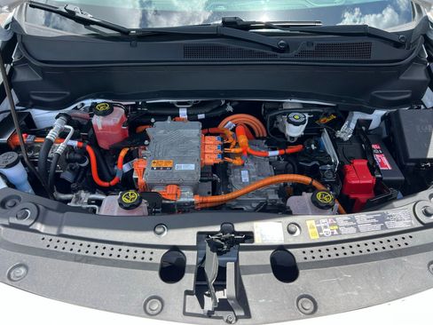 Used 2022 Chevrolet Bolt EUV Premier w/ Super Cruise Package FWD image 16