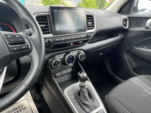 Used 2025 Hyundai Venue SEL FWD image 31