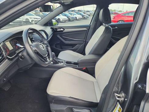 Used 2019 Volkswagen Jetta R-Line FWD image 9