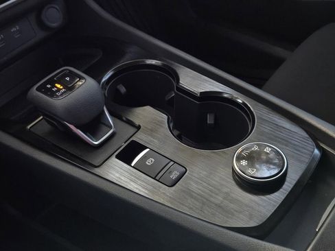 Used 2025 Nissan Rogue S image 22