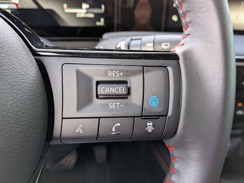 Certified 2025 Nissan Kicks SR FWD image 17