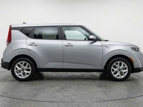Used 2025 Kia Soul LX w/ LX Technology Package FWD image 11